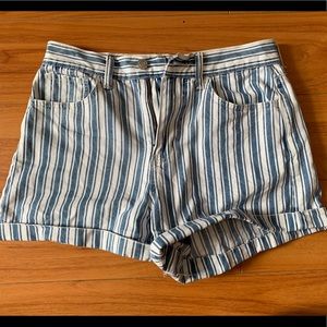 (SOLD)American Eagle striped mom shorts